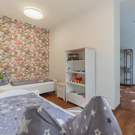 Exklusive Stadtresidenz: Mehrstöckige Mit Theaternähe *