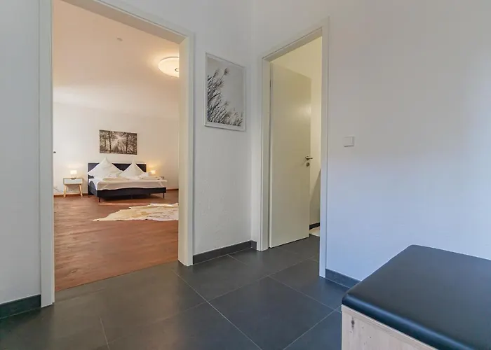 Exklusive Stadtvilla-190qm- Parkplatz- 3schlafzimmer- 2 Baeder- Netflix- Waschmaschine- 4 Etagen-naehe Theater