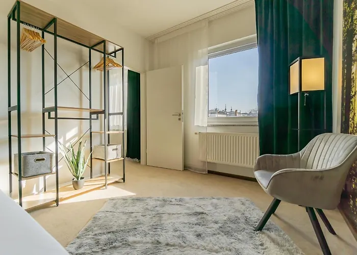 Exklusive Stadtvilla-190qm- Parkplatz- 3schlafzimmer- 2 Baeder- Netflix- Waschmaschine- 4 Etagen-naehe Theater بيت للعطل *
