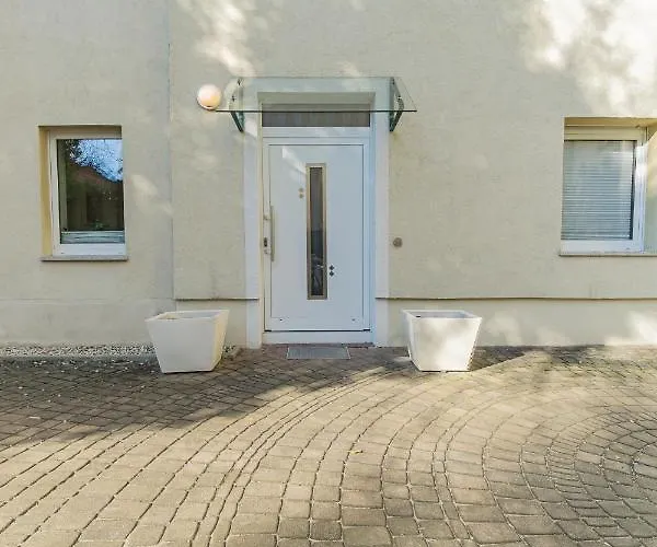 بيت للعطل Exklusive Stadtvilla-190qm- Parkplatz- 3schlafzimmer- 2 Baeder- Netflix- Waschmaschine- 4 Etagen-naehe Theater كوتبوس