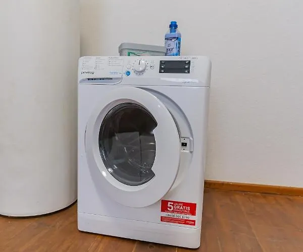 Tatil Evi Exklusive Stadtvilla-190qm- Parkplatz- 3schlafzimmer- 2 Baeder- Netflix- Waschmaschine- 4 Etagen-naehe Theater Cottbus