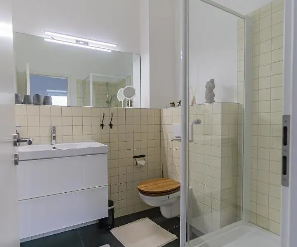 بيت للعطل Exklusive Stadtvilla-190qm- Parkplatz- 3schlafzimmer- 2 Baeder- Netflix- Waschmaschine- 4 Etagen-naehe Theater