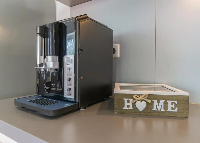 Nyaraló Exklusive Stadtvilla-190qm- Parkplatz- 3schlafzimmer- 2 Baeder- Netflix- Waschmaschine- 4 Etagen-naehe Theater *