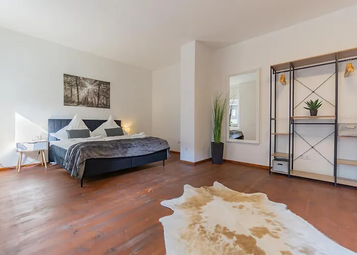 Nyaraló Exklusive Stadtvilla-190qm- Parkplatz- 3schlafzimmer- 2 Baeder- Netflix- Waschmaschine- 4 Etagen-naehe Theater Cottbus