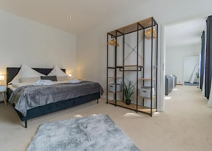 Exklusive Stadtvilla-190qm- Parkplatz- 3schlafzimmer- 2 Baeder- Netflix- Waschmaschine- 4 Etagen-naehe Theater Tatil Evi