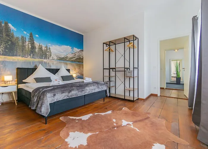 بيت للعطل Exklusive Stadtvilla-190qm- Parkplatz- 3schlafzimmer- 2 Baeder- Netflix- Waschmaschine- 4 Etagen-naehe Theater *