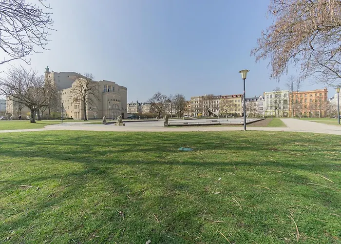 בית נופש Exklusive Stadtvilla-190qm- Parkplatz- 3schlafzimmer- 2 Baeder- Netflix- Waschmaschine- 4 Etagen-naehe Theater