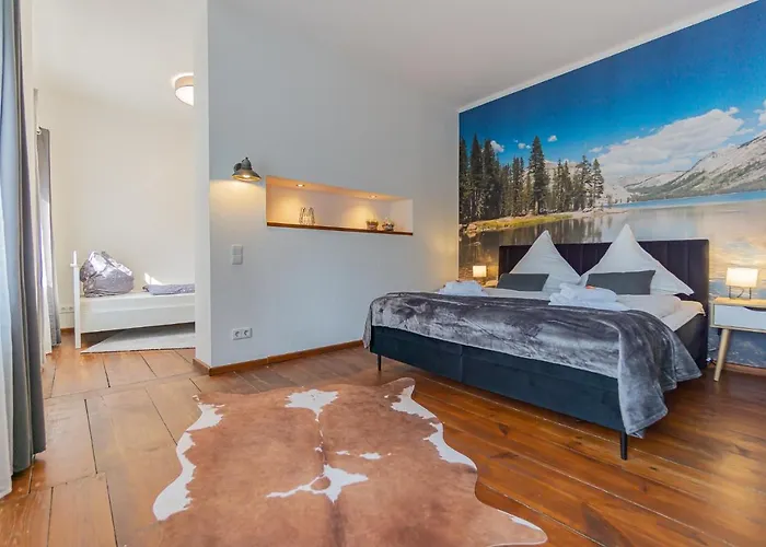 Exklusive Stadtvilla-190qm- Parkplatz- 3schlafzimmer- 2 Baeder- Netflix- Waschmaschine- 4 Etagen-naehe Theater